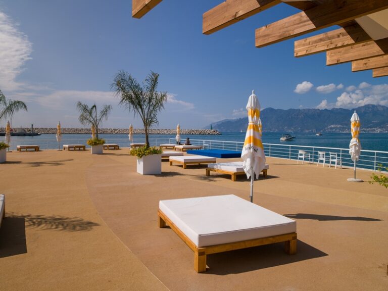 Sunseat lounge