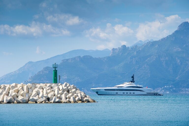 Yacht faro
