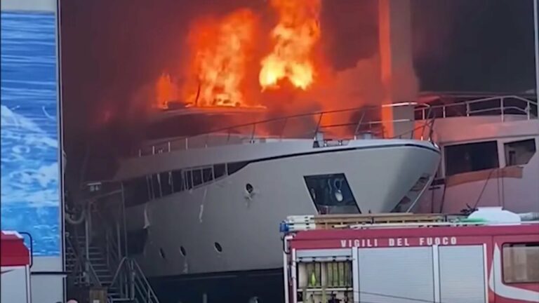 Ferretti Yachts incendio Cattolica