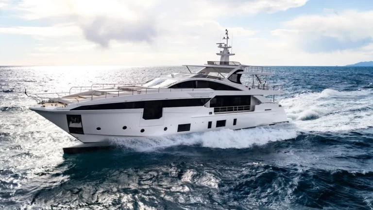 Azimut-Grande-35-metri-yacht-running-shot-hero