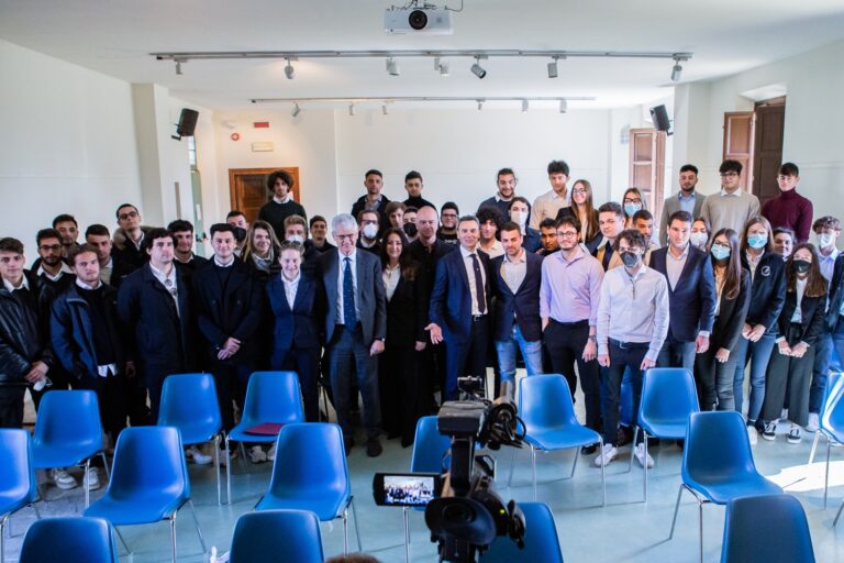 Valle e Poerio con studenti Isyl