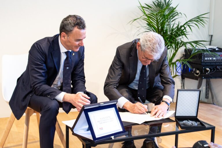 Valle e Poerio firma accordo Isyl Azimut Benetti