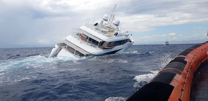 Saga yacht semiaffondato