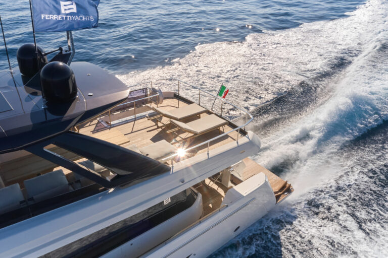 Ferretti780