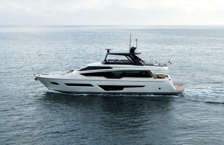 Ferretti780profilo