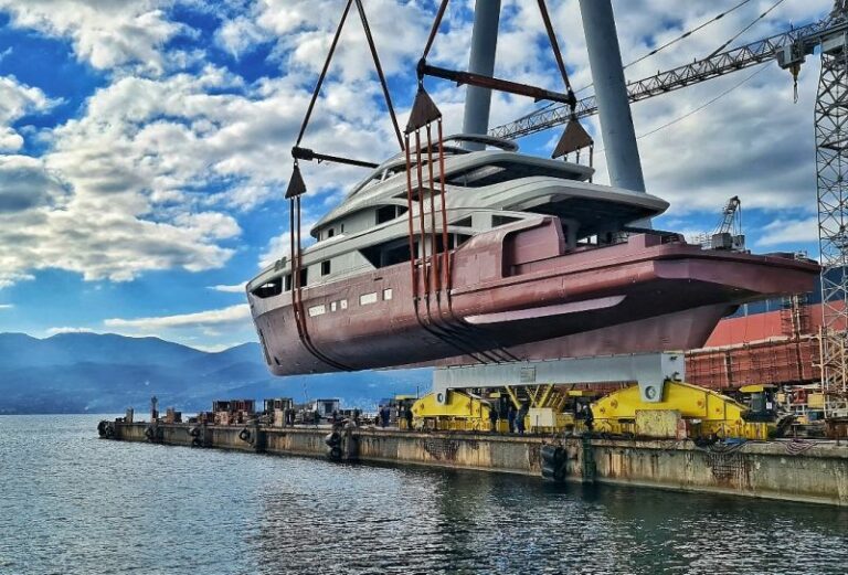 Cantiere 3 Maj varo scafo per Benetti