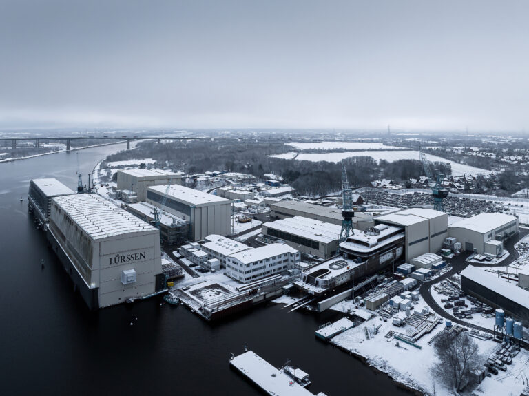 Lurssen_Cosmos launching_1_TomVanOossanen