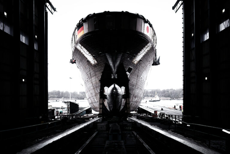 Lurssen_Cosmos launching_2_TomVanOossanen