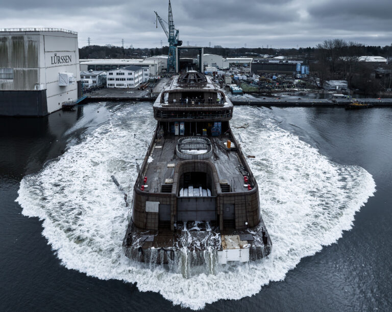 Lurssen_Cosmos launching_4_TomVanOossanen