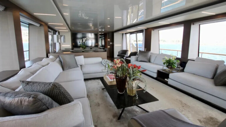 332dc510-1273-11ed-b0de-c73b18ad144c-custom-line-navetta-37