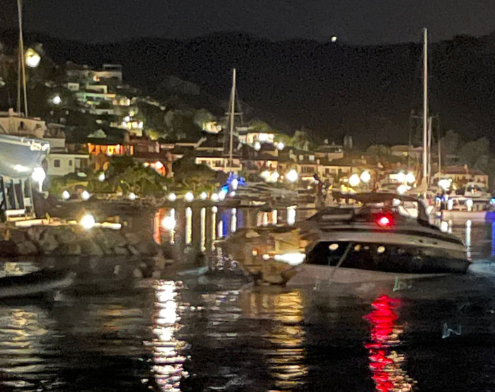 ++ Yacht su scogli a Porto Cervo, un morto e 6 feriti ++