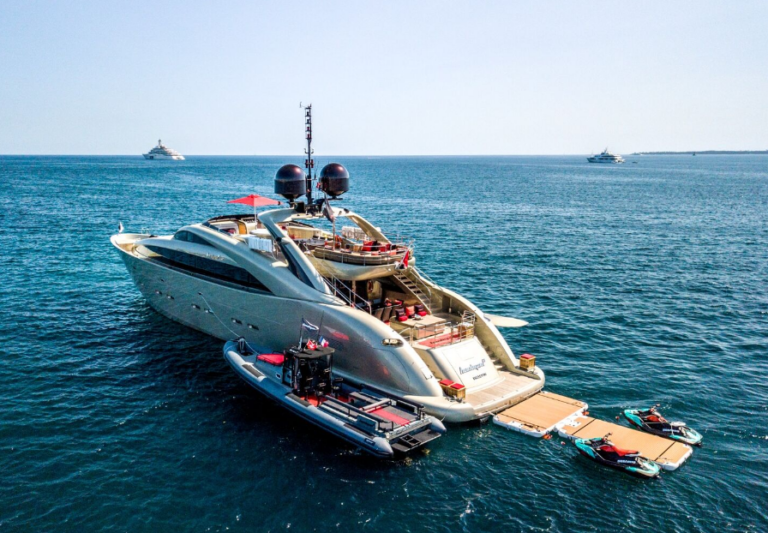 IsaYachts-HooliganII-beach