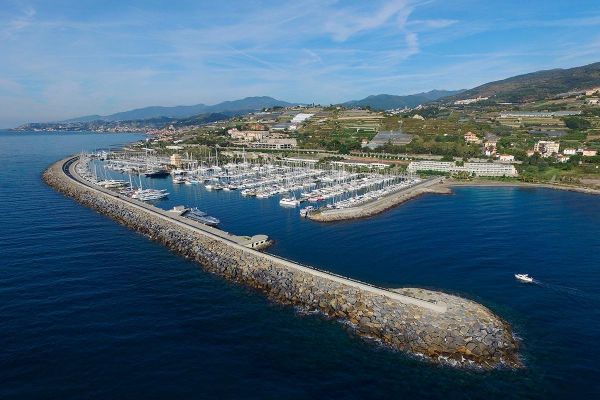 porto-turistico-marina-degli-aregai