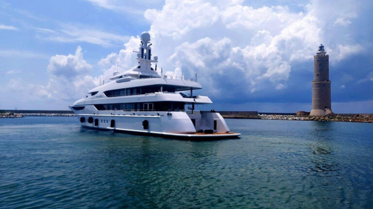 Oasis superyacht