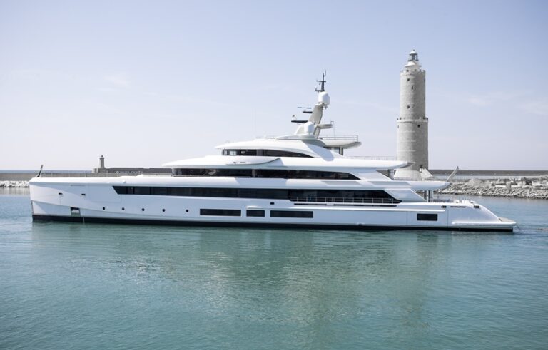 Benetti FB284 (1)