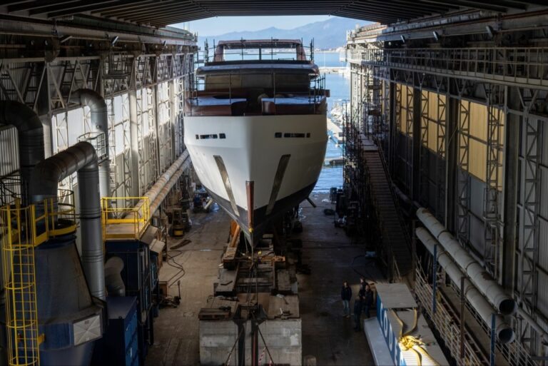 CODECASA 43 – Hull C124 arrivo a VIareggio cantiere (1)