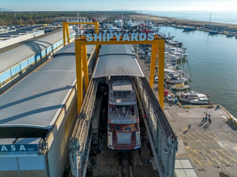CODECASA 43 – Hull C124 arrivo a VIareggio cantiere (2)