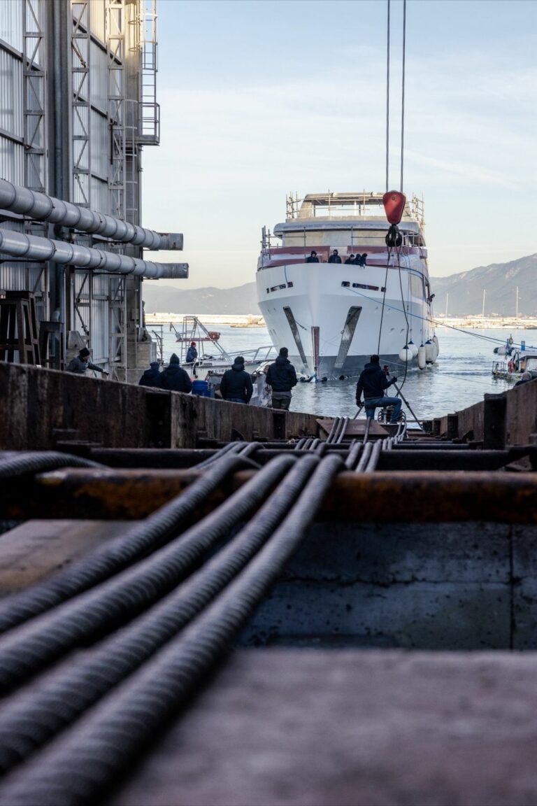 CODECASA 43 – Hull C124 arrivo a VIareggio cantiere (5)