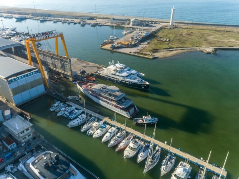 CODECASA 43 – Hull C124 arrivo a VIareggio cantiere (6)