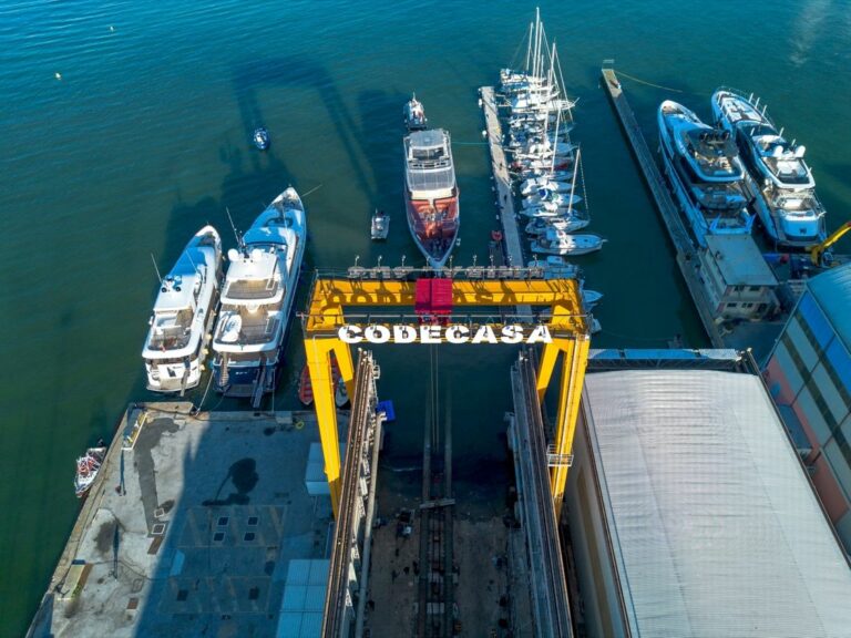 CODECASA 43 – Hull C124 arrivo a VIareggio cantiere (7)