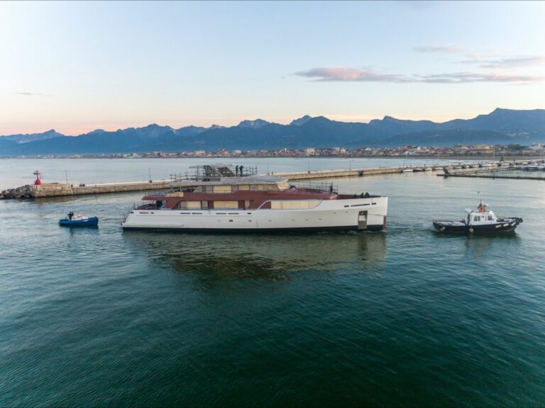 CODECASA 43 – Hull C124 arrivo a VIareggio cantiere (8)