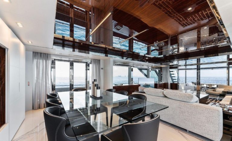 Riva-Startfire-interno