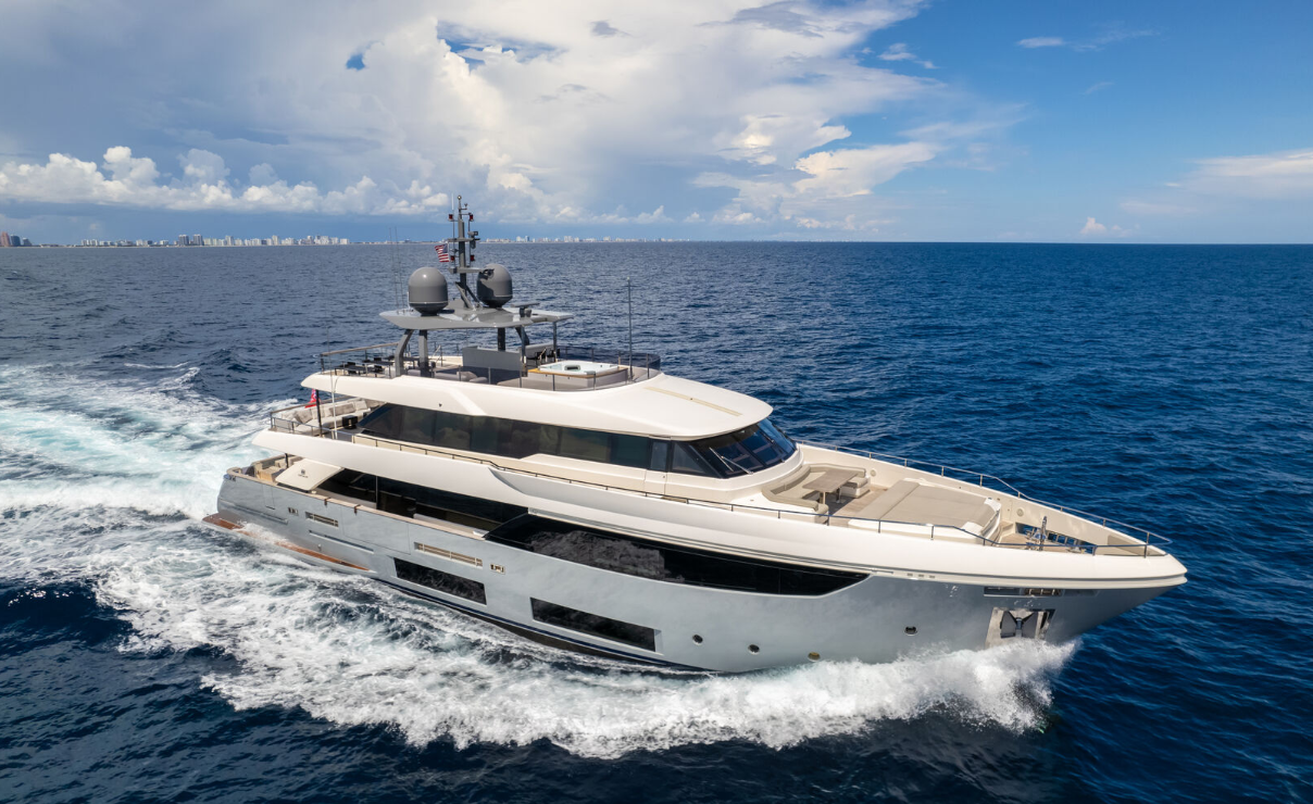 Ceduto il 33 metri Countless di Custom Line - SuperYacht24