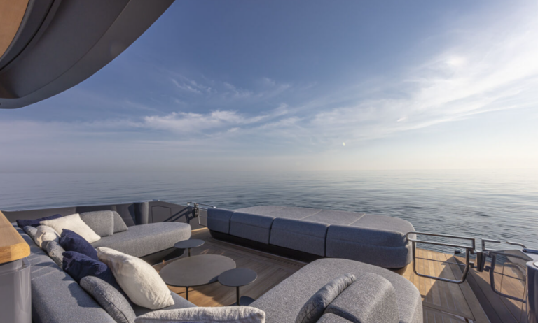 Extra-Yachts-Heza2