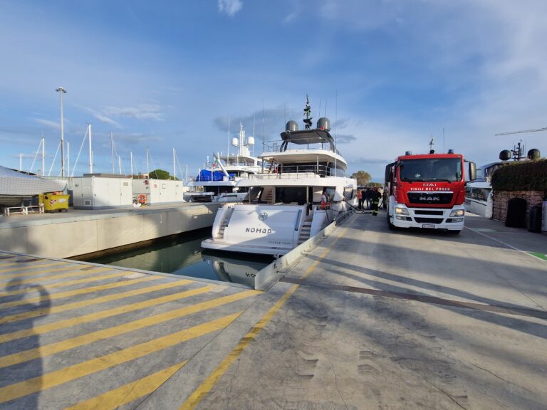 Cantiere Rossini a Pesaro – bunkeraggio super yacht