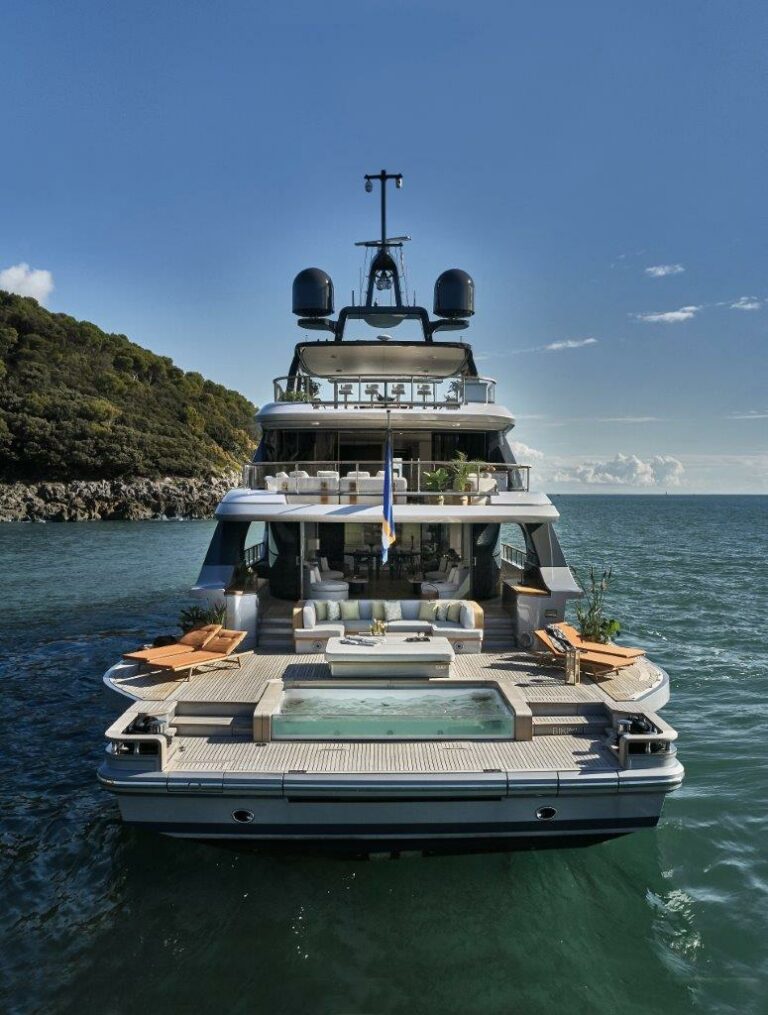 Benetti Oasis Deck