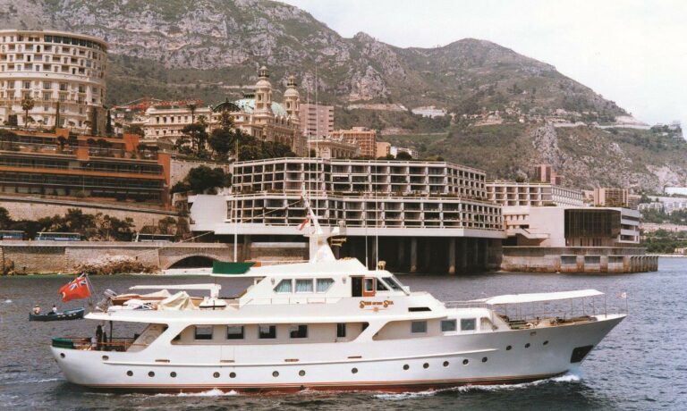 Benetti_FB98_Star of the Sea
