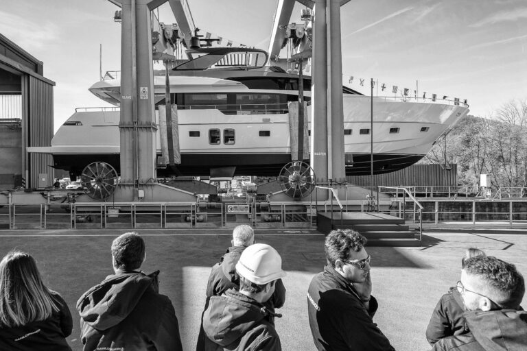 Italian Luxury Charter – varo Sanlorenzo SL86 Queen Martina