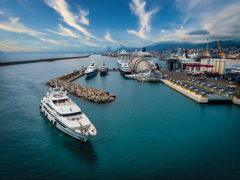 docking a superyacht