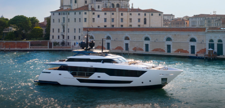 Custom-Line-106.Ferretti.G