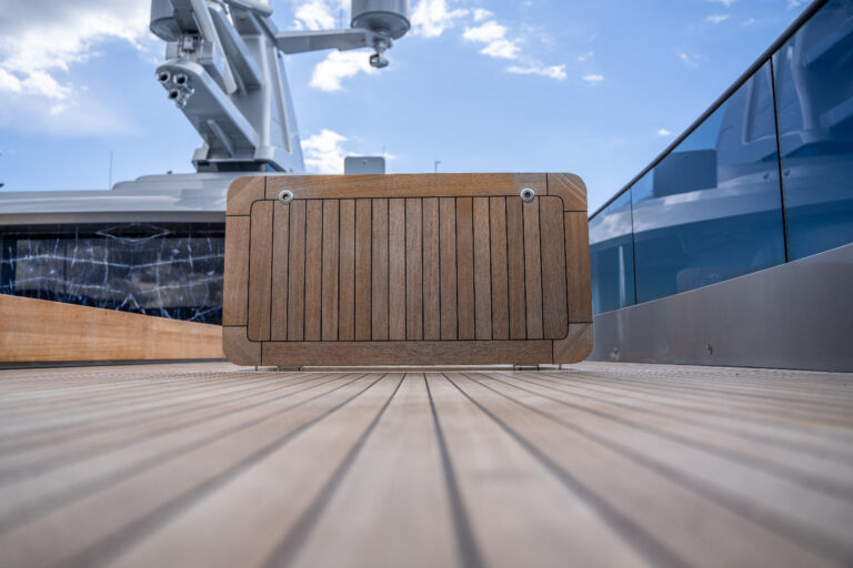 Deck hatch (1)