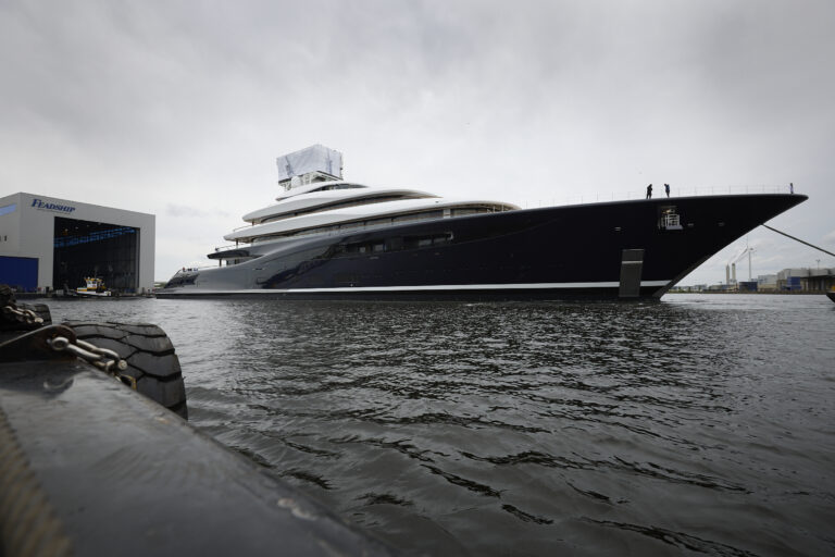 821-copyright-Feadship-ok