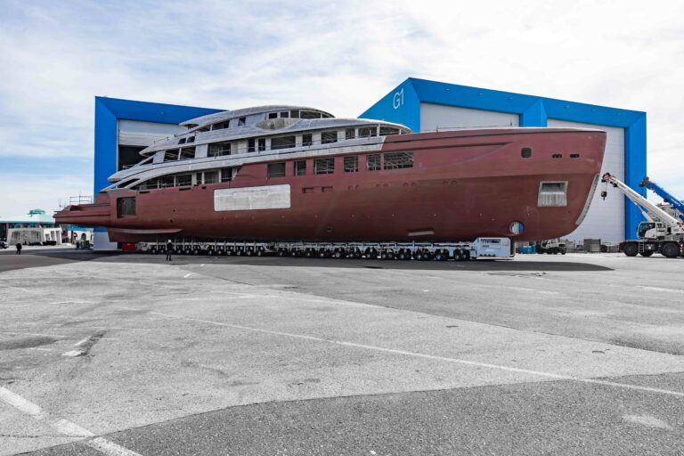 Benetti FB289_Beginning of outfitting work (3)