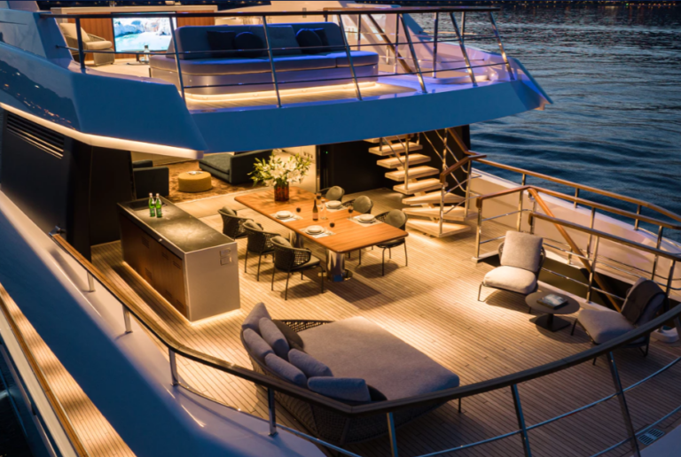 Crocus Admiral 48 m ponti