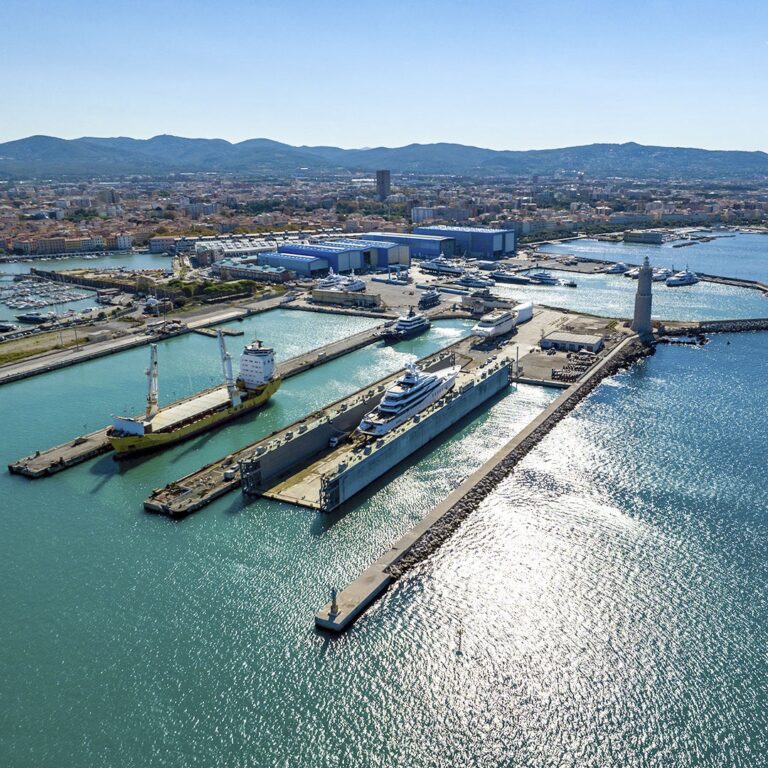 Lusben cantiere (Benetti) a Livorno