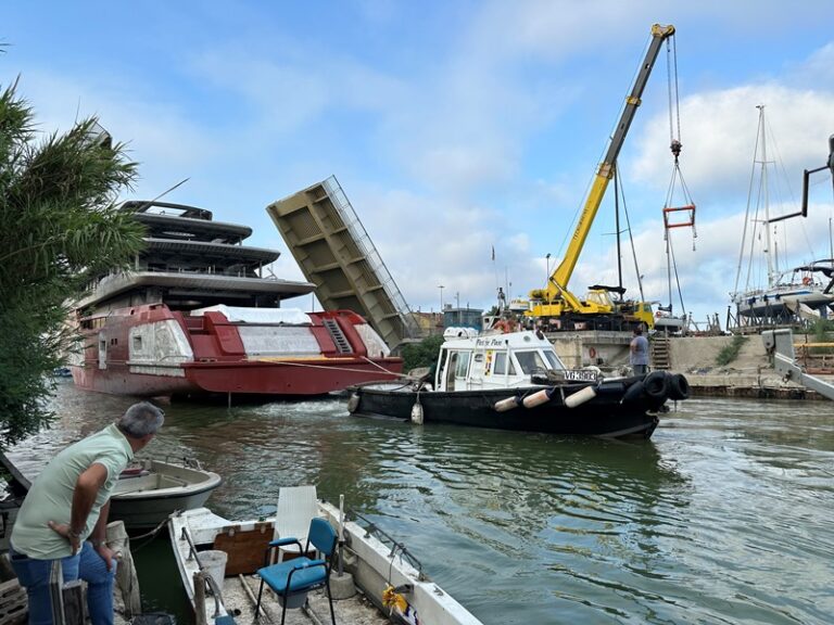 Carpensalda – scafo super yacht 74 metri – Canale dei Navicelli – Pisa (1)