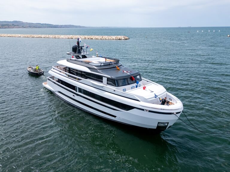 Extra Yachts – X96 Triplex (2)