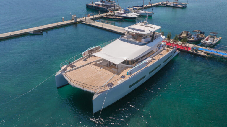 varo catamarano Lagoon Seventy8