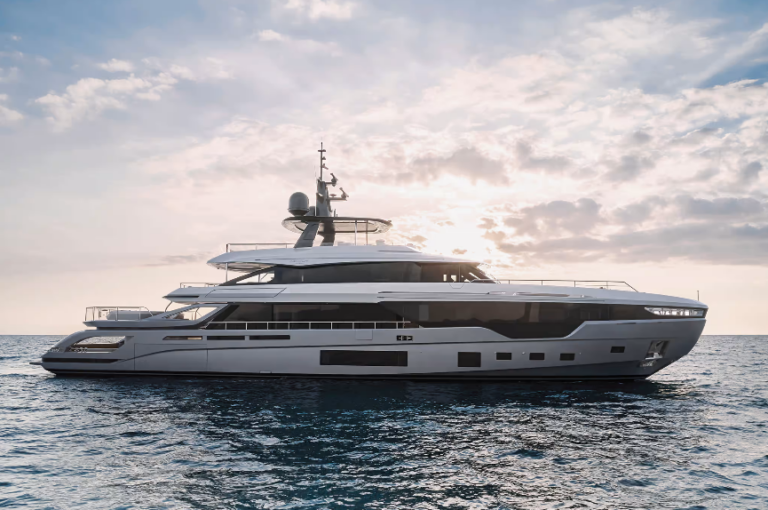 Azimut Grande Trideck 38,2 m – profilo