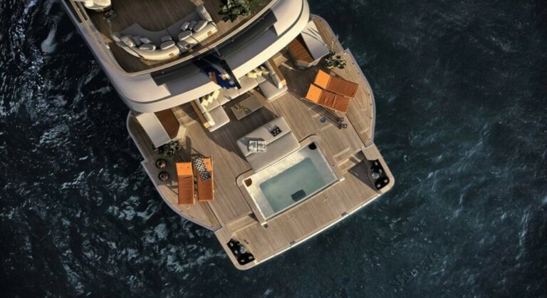 Benetti Seagreem 41 m beach area