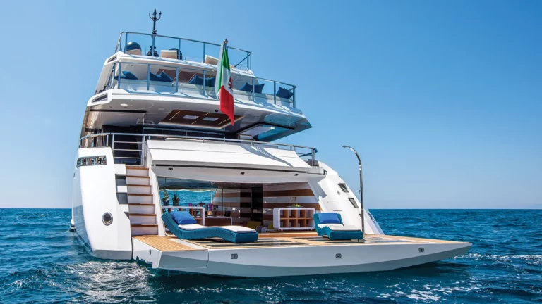 mLlQUZMNSyW934diikeK_Namaste-super-yacht-Overmarine-Mangusta-Oceano-42-transom-credit-Maurizio-Paradisi