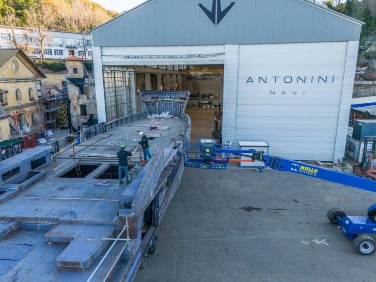 Antonini Navi_Seamore_hull + superstructure 3