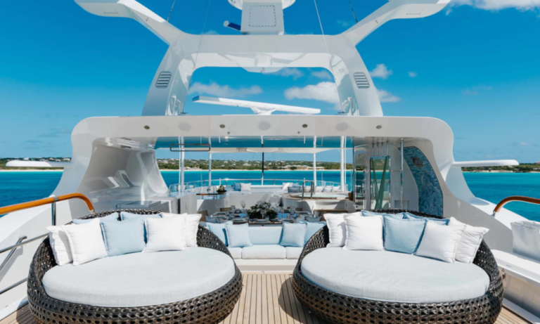 Benetti Lady B 52 m esterni 1
