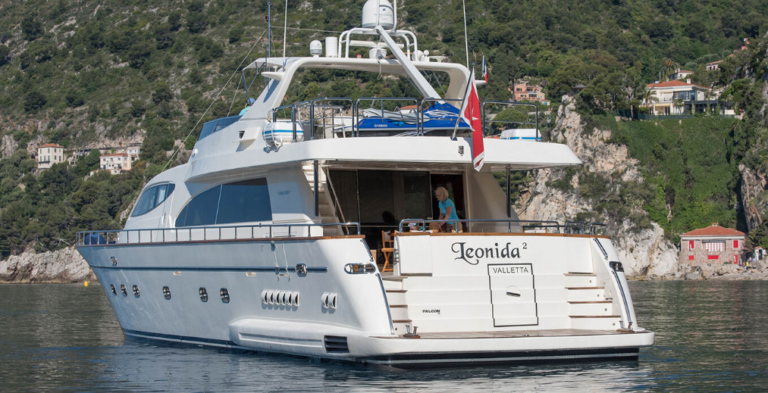 Falcon Y. 26 m Leonida 2 da poppa