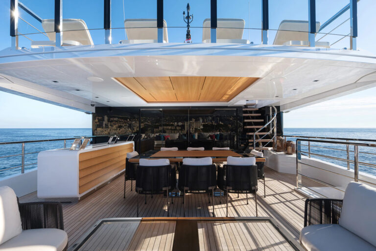 HALARA_10_Aft-Exterior-Deck_©YG_MY-HALARA-MC-11-Fh0fgUcu