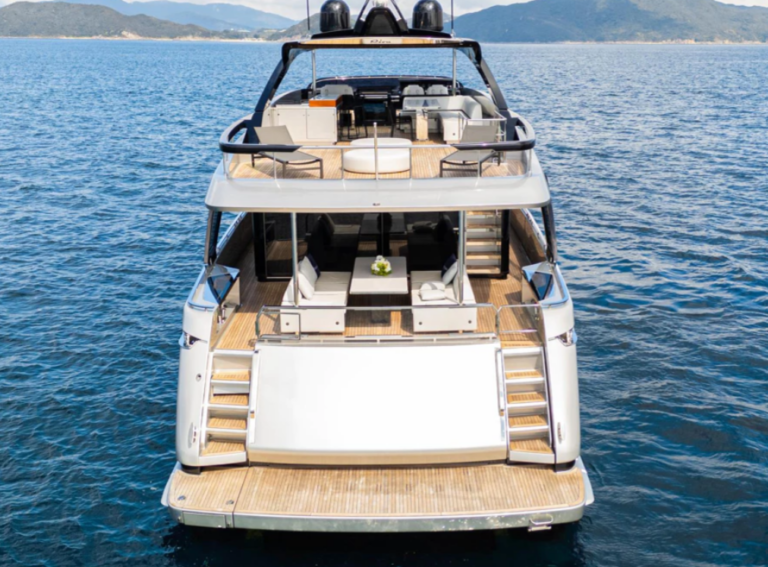 Riva Argo Charlie 29 m da poppa